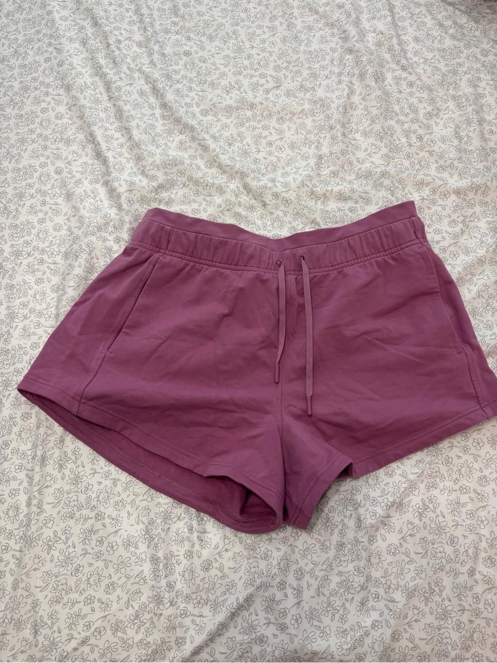 Lululemon Inner Glow High-Rise
Short 3"